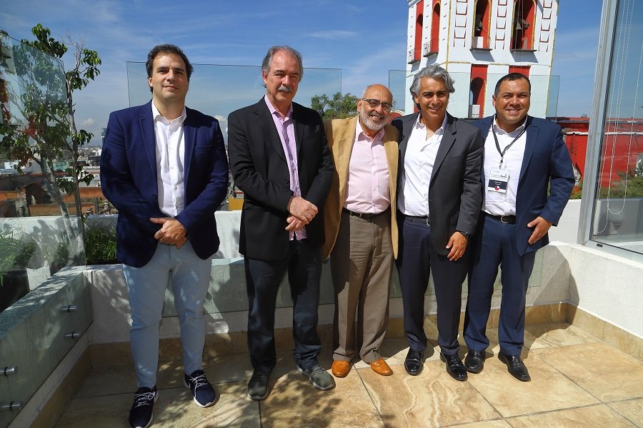 Marco Enríquez-Ominami presenta en México encuentro de líderes progresistas de América Latina