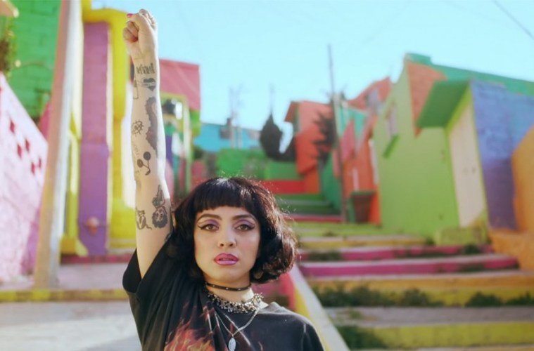 mon-laferte-plata-ta-ta-guyanaa-yalitza-aparicio-1
