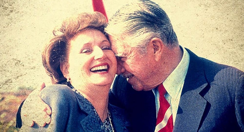 Lucía-Hiriart-y-Augusto-Pinochet