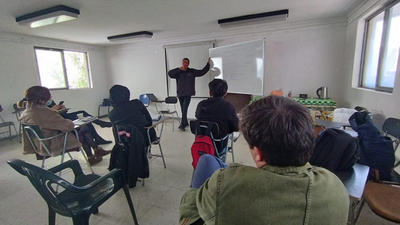 La tercera sesión de la Escuela de Formación Política «Francisco Bilbao» trató sobre el valor de la igualdad